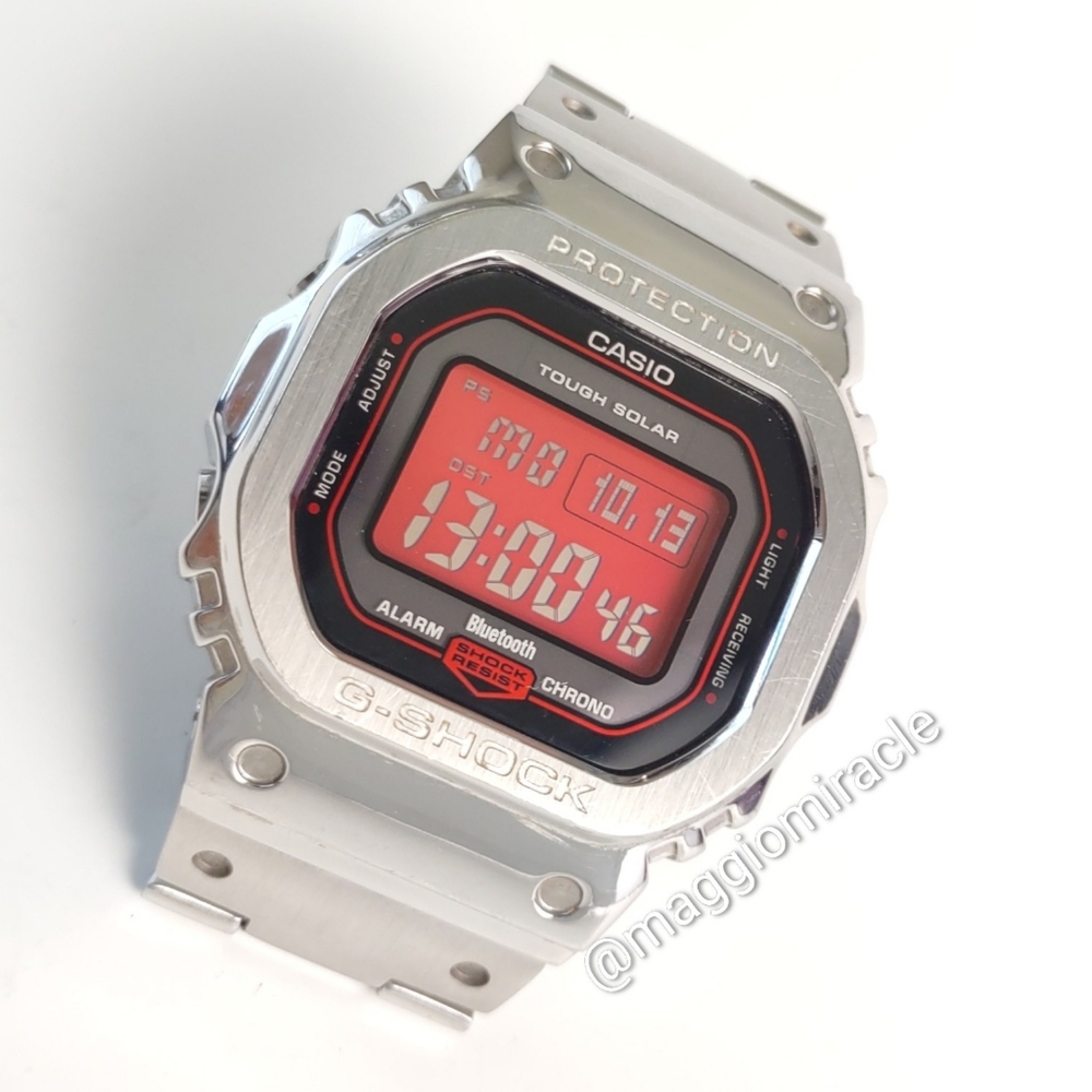 G-Shock "Red eyes" with metal band and metal bezel, solar tough and bluetooth